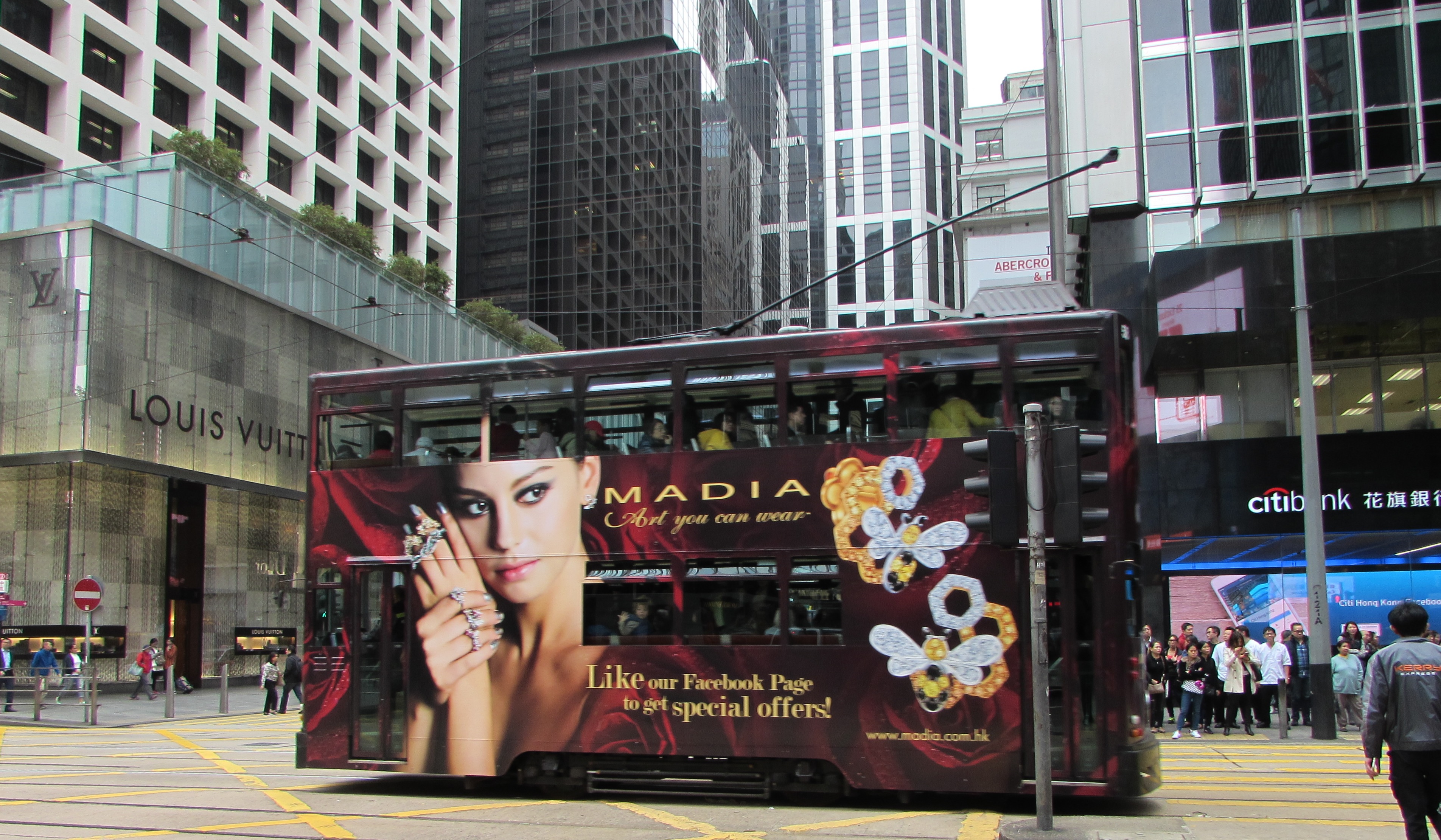 hkstreetartstreetcar